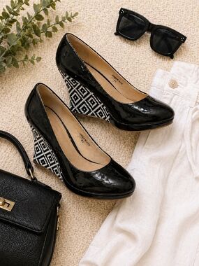 GoMax Black Patent Wedge Heels 8.5